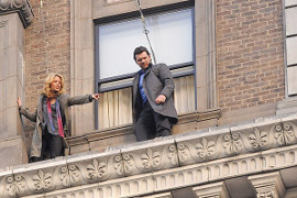 Elizabeth Banks and Sam Worthington in Man on a Ledge