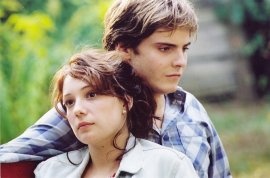 Chulpan Khamatova and Daniel Bruhl in Good-bye, Lenin!