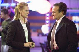 Laura Linney and Robin Williams in Man of the Year