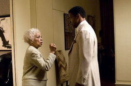 Ruby Dee and Denzel Washington in American Gangster