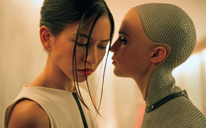 Sonoya Mizuno and Alicia Vikander in Ex Machina