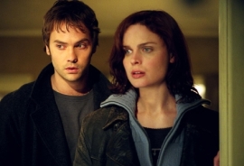 Barry Watson and Emily Deschanel in Boogeyman