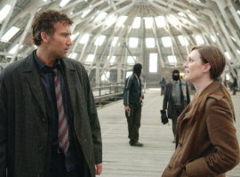 Clive Owen and Julianne Moore in Children of Men