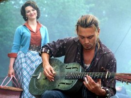 Juliette Binoche and Johnny Depp in Chocolat