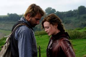 Matthias Schoenaerts and Carey Mulligan in Far from the Madding Crowd