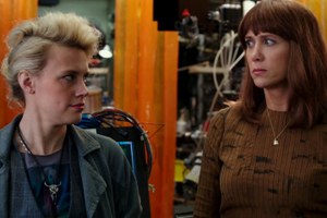 Kate McKinnon and Kristen Wiig in Ghostbusters