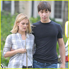 Drew Barrymore and Justin Long in Going the Distance