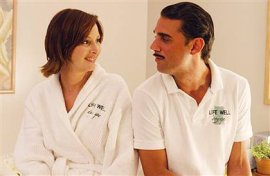 Lisa Kudrow and Bobby Cannavale in Happy Endings