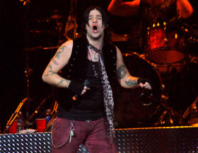 hinder-1-thumb.jpg