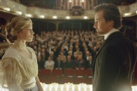 Jessica Biel and Edward Norton in The Illusionist