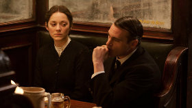 Marion Cotillard and Joaquin Phoenix in The Immigrant