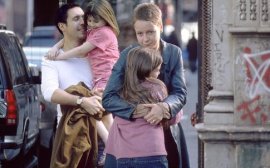 Paddy Considine, Emma Bolger, Sarah Bolger, and Samantha Morton in In America