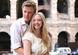 Christopher Egan and Amanda Seyfried in Letters to Juliet