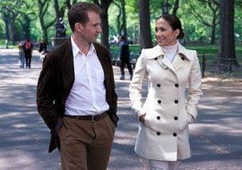 Ralph Fiennes and Jennifer Lopez in Maid in Manhattan