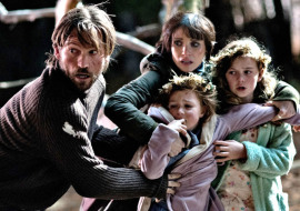 Nikolaj Coster-Waldau, Jessica Chastain, Isabelle Nélisse, and Megan Charpentier in Mama