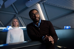 Kristen Wiig and Chiwetel Ejiofor in The Martian