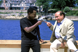 Martin Lawrence and Danny DeVito in What's the Worst That Could Happen?