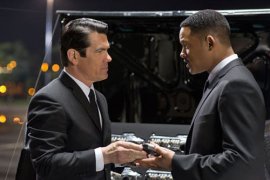 Josh Brolin and Will Smith in Men in Black 3