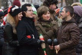 Debra Messing, John Leguizamo, Elizabeth Peña, and Freddy Ridriguez in Nothing Like the Holidays