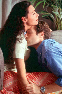 Minnie Driver and David Duchovny in Return to Me