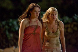 Jena Malone and Laura Ramsey in The Ruins