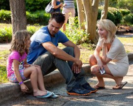 Mimi Kirkland, Josh Duhamel, and Julianne Hough in Safe Haven