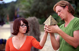 Linda Cardellini and Matthew Lillard in Scooby-Doo