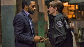 Chiwetel Ejiofor and Julia Roberts in Secret in Their Eyes