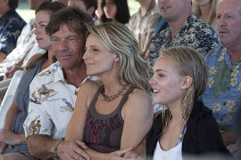 Dennis Quaid, Helen Hunt, and AnnaSophia Robb in Soul Surfer