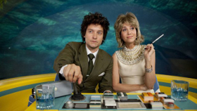 Tobey Maguire and Kristen Wiig in The Spoils of Babylon