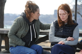 Kristen Stewart and Julianne Moore in Still Alice