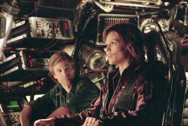 Aaron Eckhart and Hilary Swank in The Core