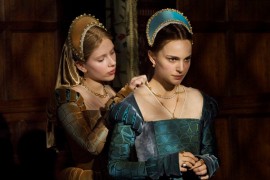 Scarlett Johansson and Natalie Portman in The Other Boleyn Girl