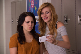 Mae Whitman and Bella Thorne in The DUFF