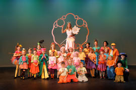 Mary Beth Riewerts' Glinda and the Munchkin actors in The Wizard of Oz