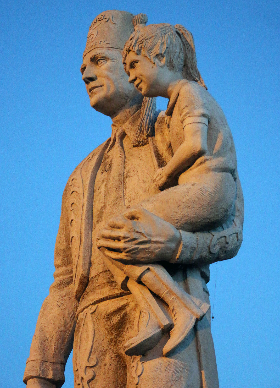 The statue at the Kaaba Shriners Masonic Center. Photo by Bruce Walters.