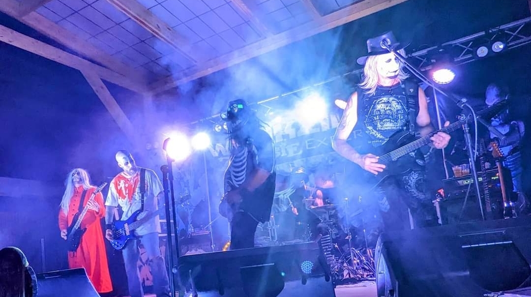Journey band performing live in 2025