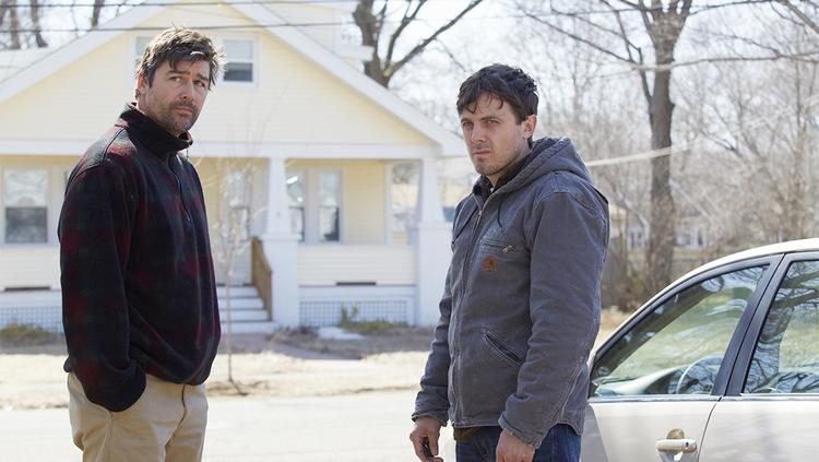 Kyle Chandler and Casey Affleck in Manchester by the Sea