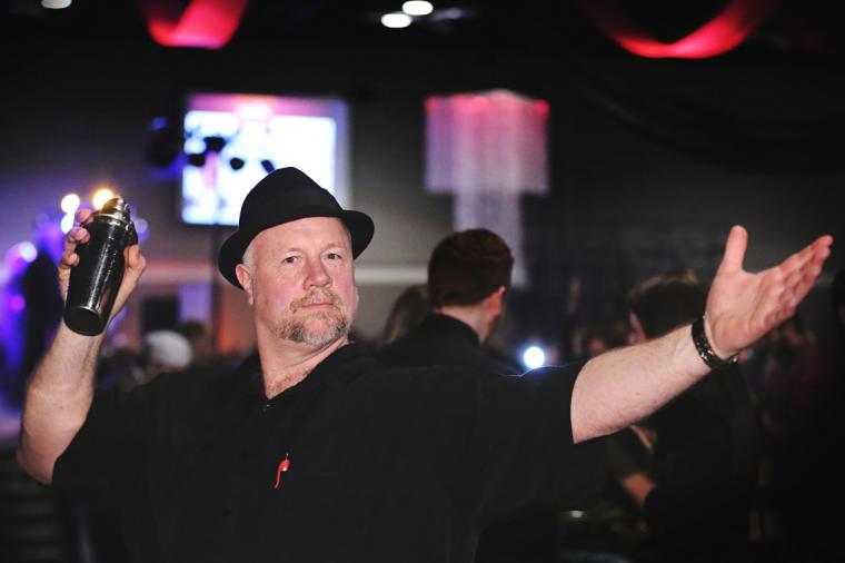 Bob Murdock at the 2015 HAVlife Martini Shake Off. Photo by Joshua Ford (Ford-Photo.com).