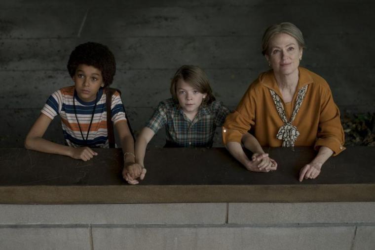 Jaden Michael, Oakes Fegley, and Julianne Moore in Wonderstruck