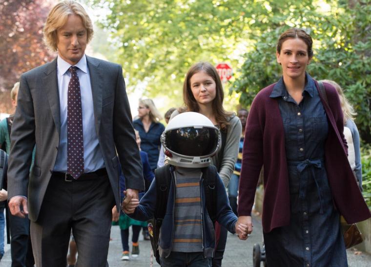 Owen Wilson, Jacob Tremblay, Izabela Vidovic, and Julia Roberts in Wonder