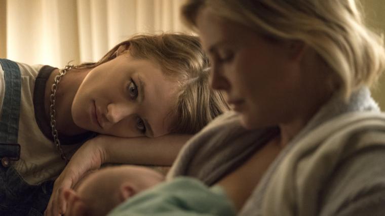 Mackenzie Davis and Charlize Theron in Tully