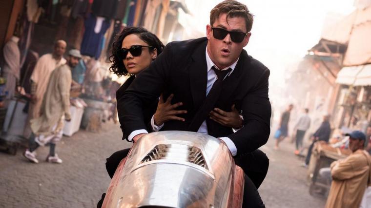 Josh Brolin Was Cast in 'Men In Black 3' by Doing Really Bad Tommy Lee  Jones Impressions While Drinking