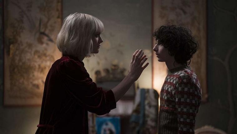 Mackenzie Davis and Finn Wolfhard in The Turning