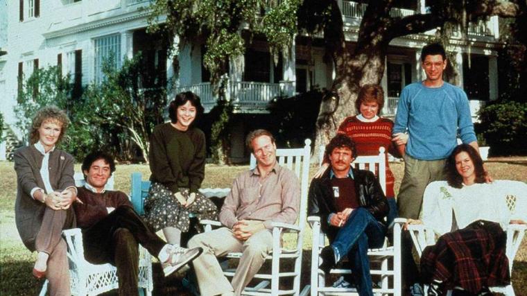 Glenn Close, Kevin Kline, Meg Tilly, William Hurt, Tom Berenger, Mary Kay Place, Jeff Goldblum, and Jobeth Williams in The Big Chill