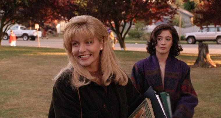 Sheryl Lee and Moira Kelly in Twin Peaks: Fire Walk with Me