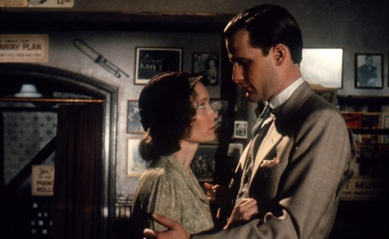 Mia Farrow and Jeff Daniels in The Purple Rose of Cairo