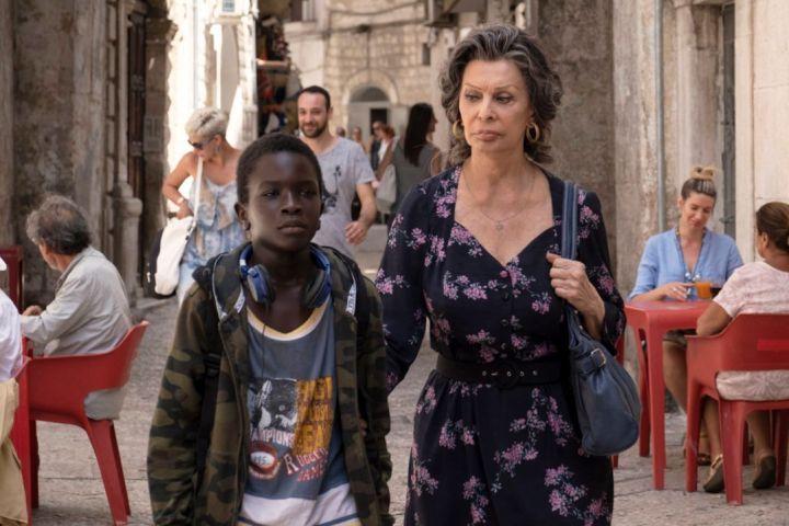 Ibrahima Gueye and Sophia Loren in The Life Ahead