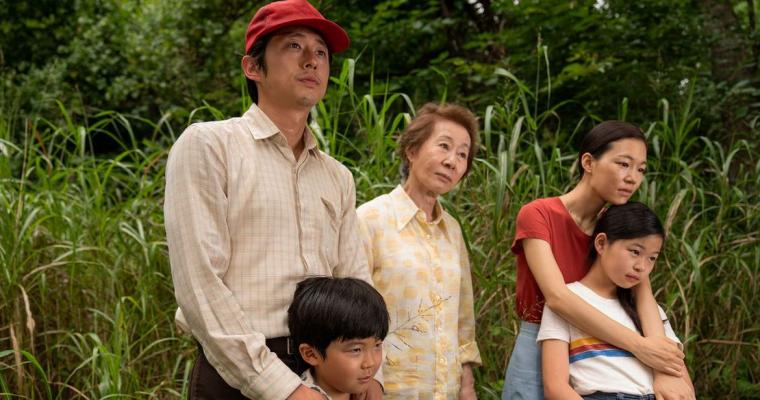 Steven Yeun, Alan Kim, Youn Yuh-jung, Han Ye-ri, and Noel Kate Cho in Minari