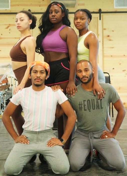 (standing) Ciarra Stroud, Autumn Key, Nissi Shalome (kneeling) Eli Nash, and Cory Shorter in Ain't Misbehavin'